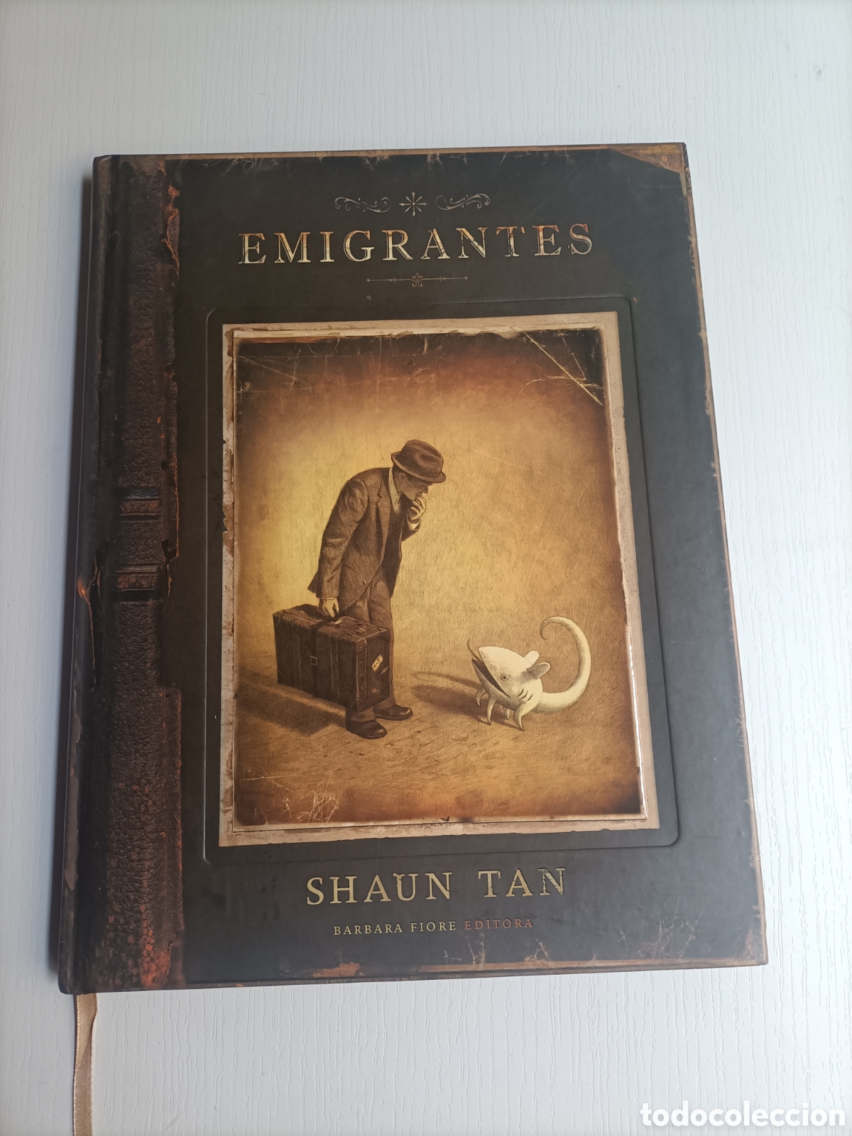 C&oacute;mics: Emigrantes Shaun Tan ENV&Iacute;O GRATIS CERTIFICADO A ESPA&Ntilde;A PEN&Iacute;NSULA - Foto 1