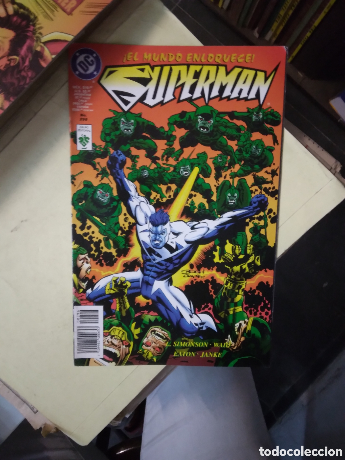 C&oacute;mics: El mundo enloquece, Superman, 296, DC - Foto 1