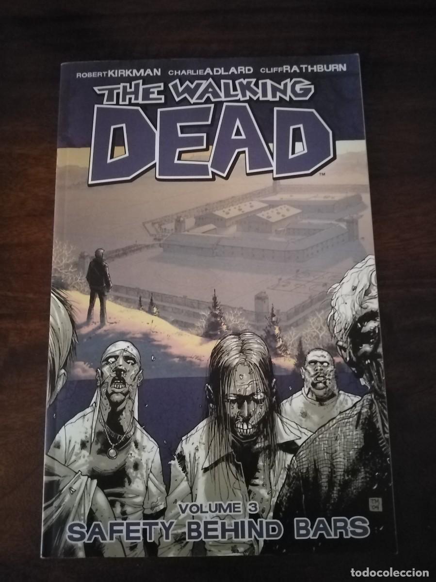 C&oacute;mics: The Walking dead. Volume 3 Safety Behind Bars. En ingl&eacute;s. - Foto 1