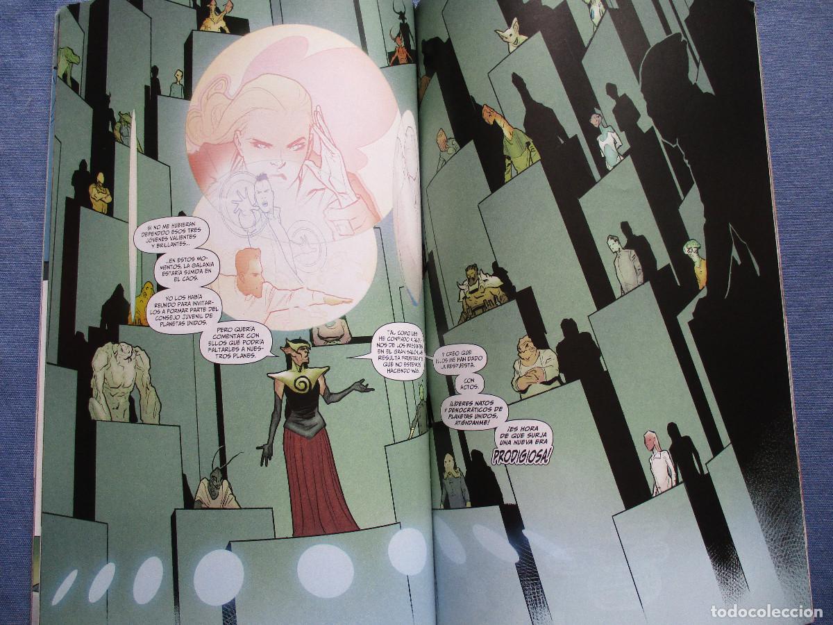 C&oacute;mics: DC / LEGI&Oacute;N DE SUPERH&Eacute;ROES N.&ordm; 2 de BRIAN MICHAEL BENDIS &middot; ECC 2020 - Foto 3