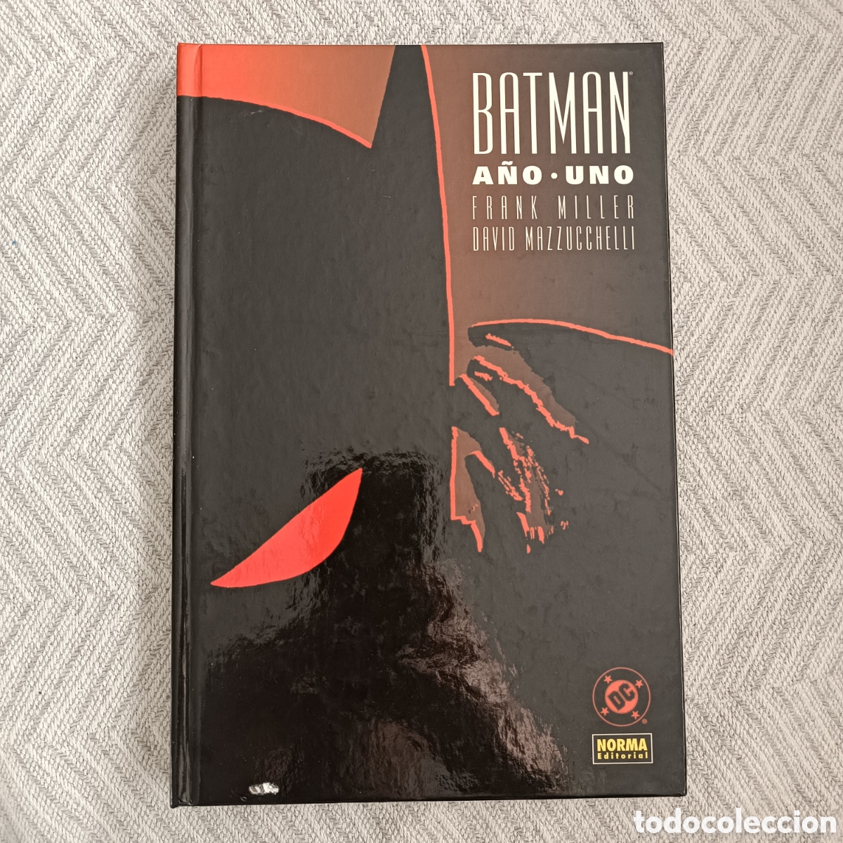 C&oacute;mics: BATMAN &ndash; A&Ntilde;O UNO - NORMA, a&ntilde;o 2002 - Frank Miller - Foto 1