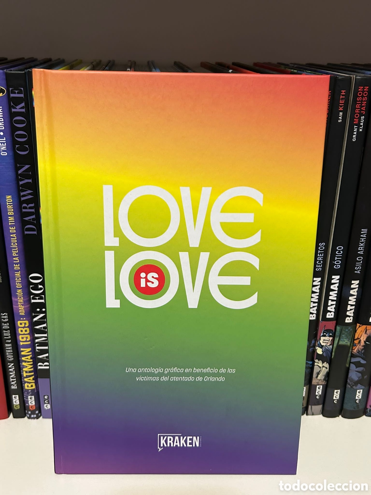 C&oacute;mics: LOVE IS LOVE (TAPA DURA-SEMINUEVO) - Foto 1