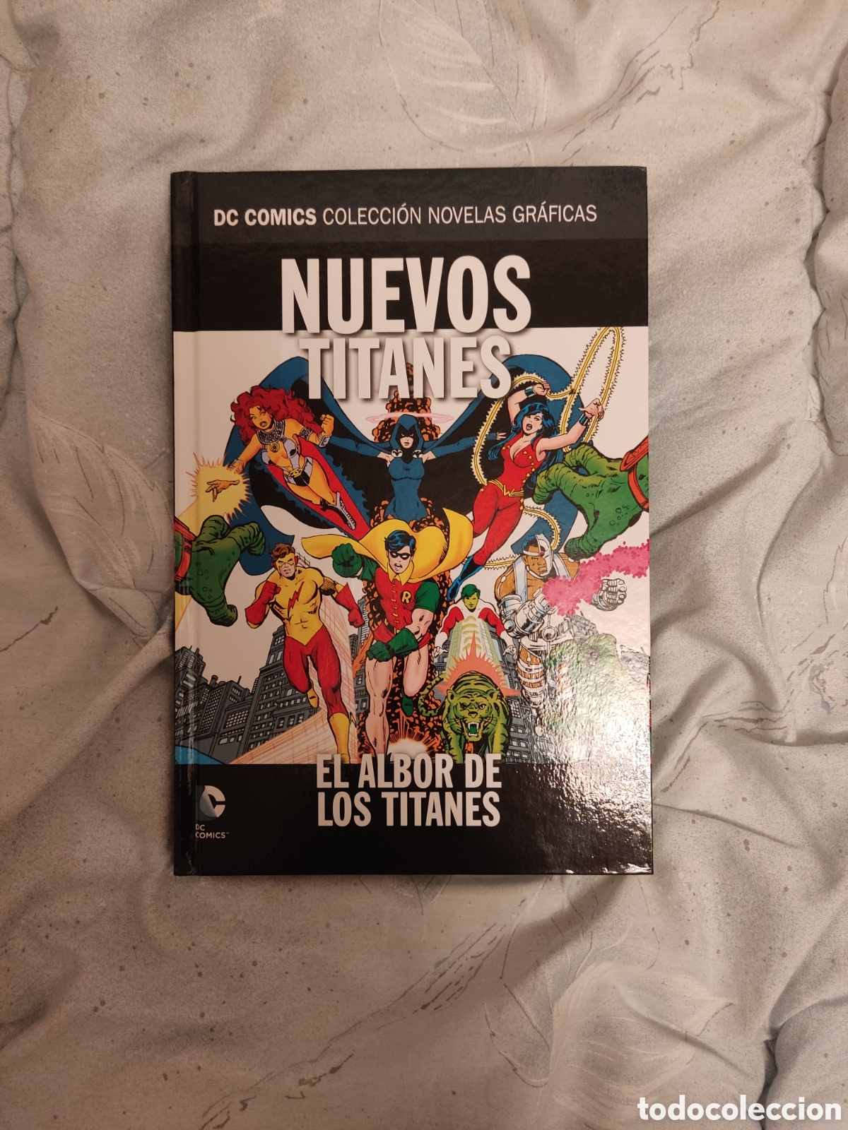 C&oacute;mics: Novelas Gr&aacute;ficas DC 53 El Albor de los Titanes - Foto 1