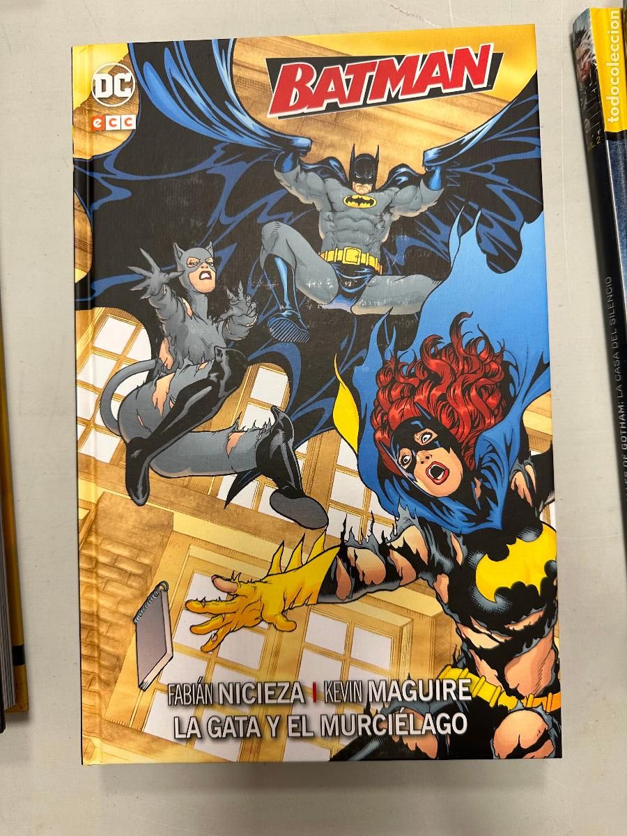 C&oacute;mics: BATMAN LA GATA Y EL MURCIELAGO TOMO TAPA DURA DC - ECC - Foto 1