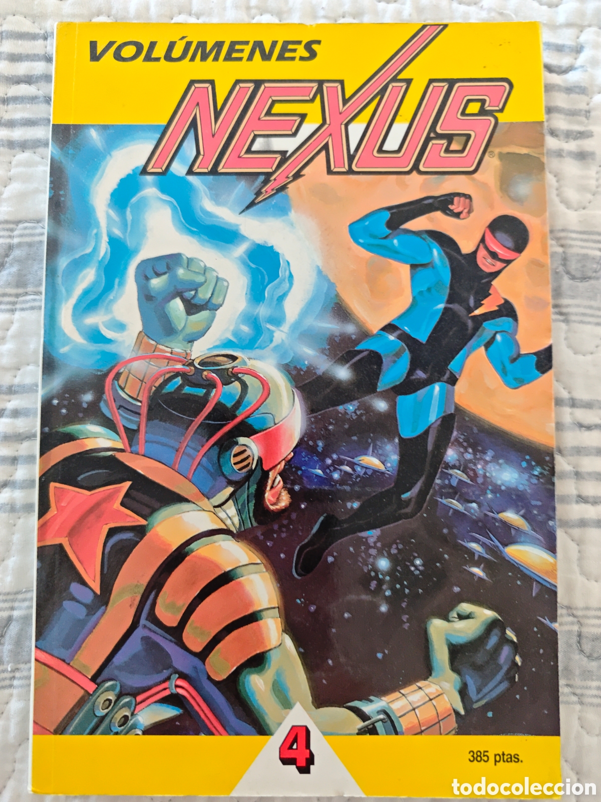 C&oacute;mics: Vol&uacute;menes Nexus 4 - Retapado - Foto 1