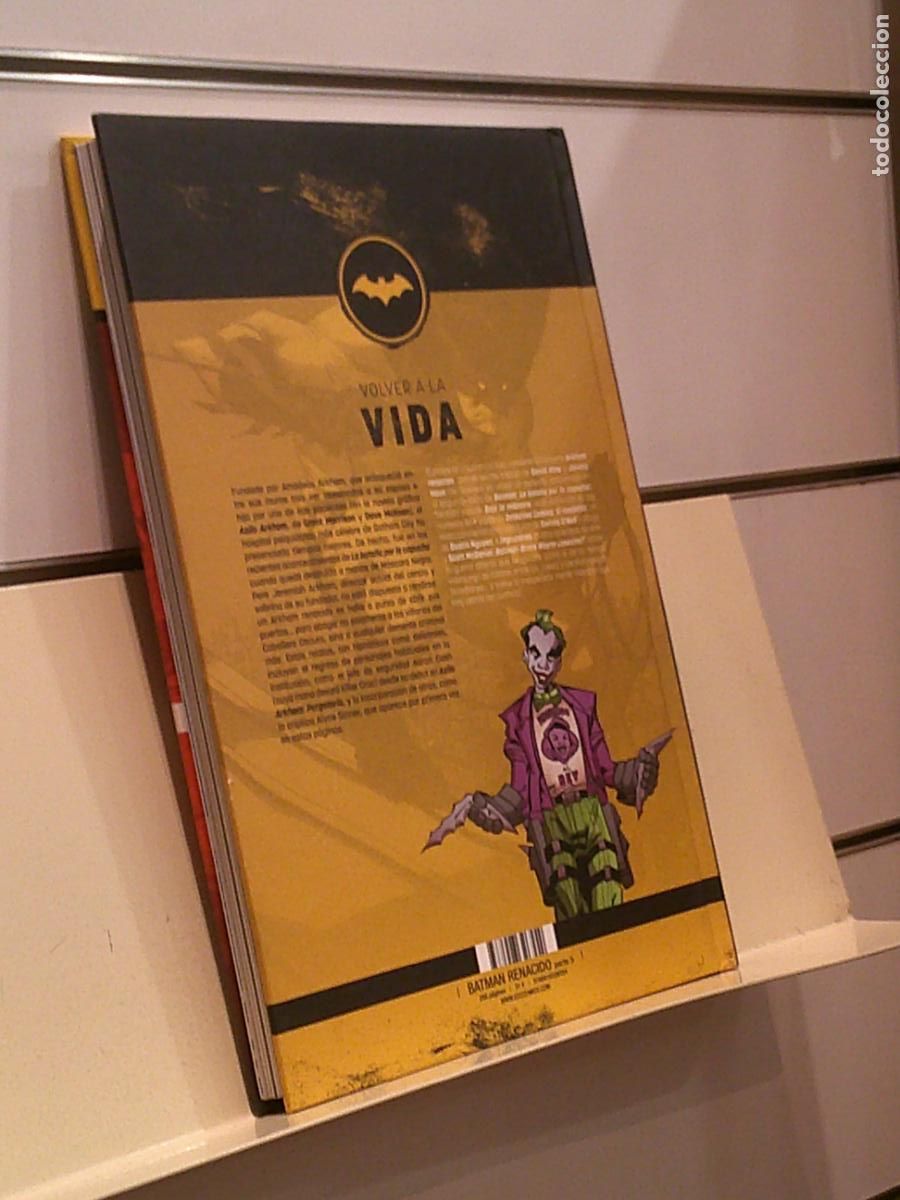 C&oacute;mics: BATMAN DETECTIVE COMICS ARKHAM RENACIDO - ECC OFERTA (ANTES 31.00 EU.) - Foto 2