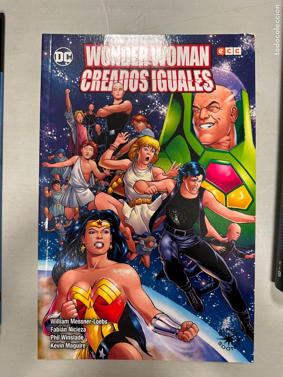 C&oacute;mics: WONDER WOMAN - CREADOS IGUALES - DC - ECC - Foto 1