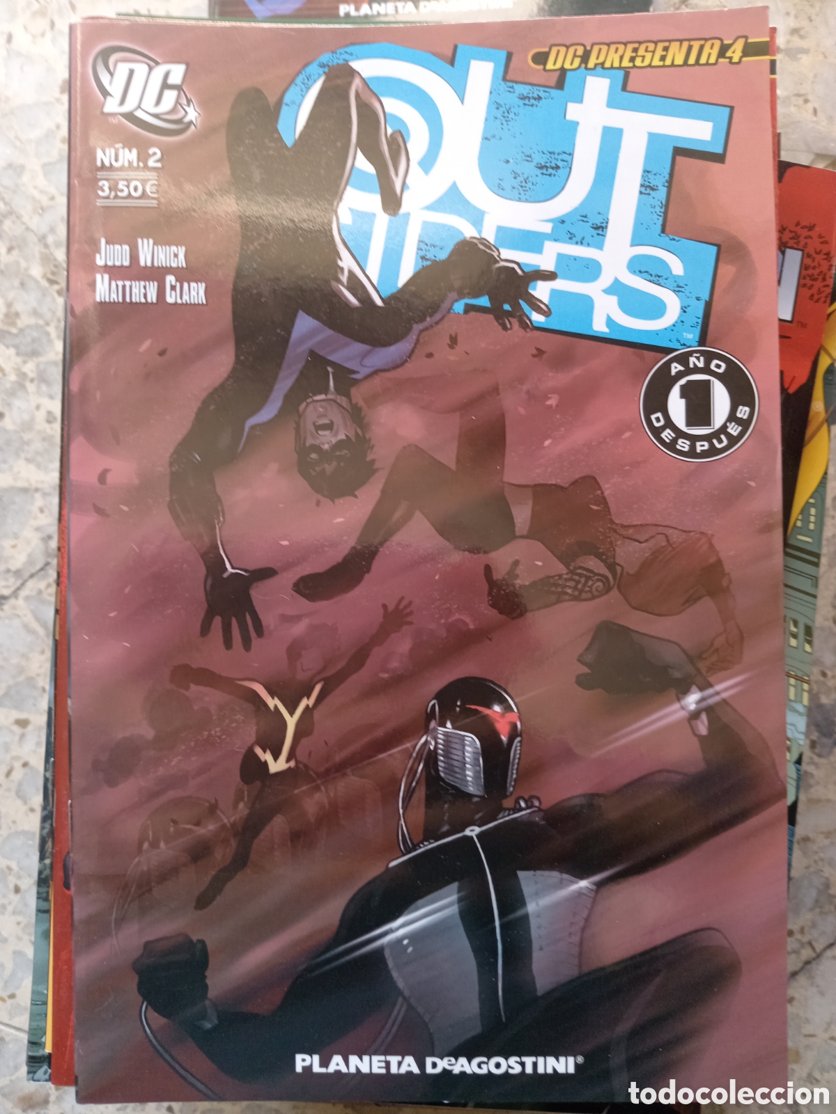 C&oacute;mics: OUT SIDERS N&ordm; 2 DC PRESENTA 4 - Foto 1