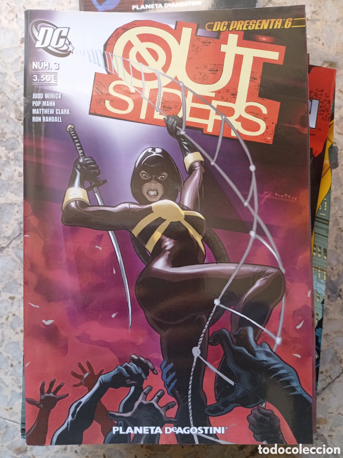 C&oacute;mics: OUT SIDERS N&ordm; 3 DC PRESENTA 6 - Foto 1