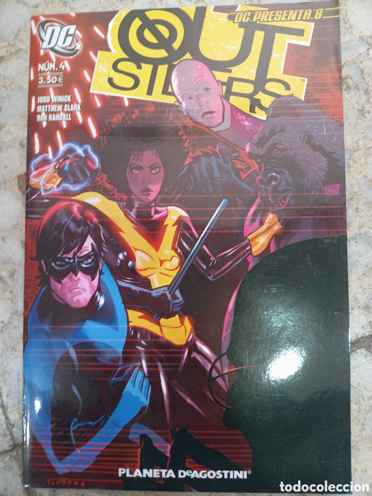 C&oacute;mics: OUT SIDERS N&ordm; 4 DC PRESENTA 8 - Foto 1