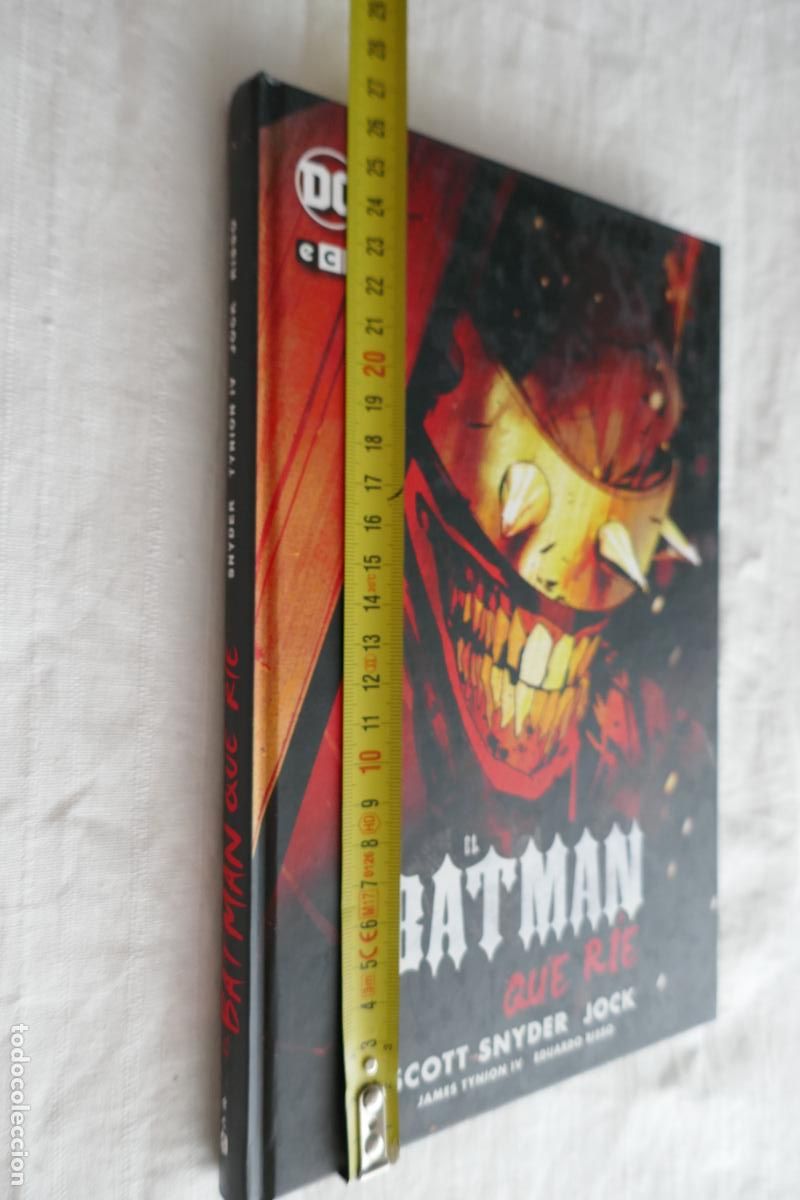C&oacute;mics: El Batman que R&iacute;e, DC ECC - SCOTT SNYDER JOCK - TAPA DURA - Foto 4