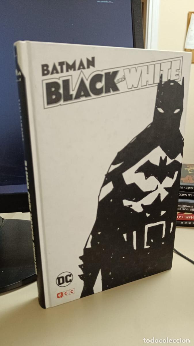 C&oacute;mics: BATMAN BLACK AND WHITE. VOLUMEN TRES. ECC EDICIONES, 2018. - Foto 1