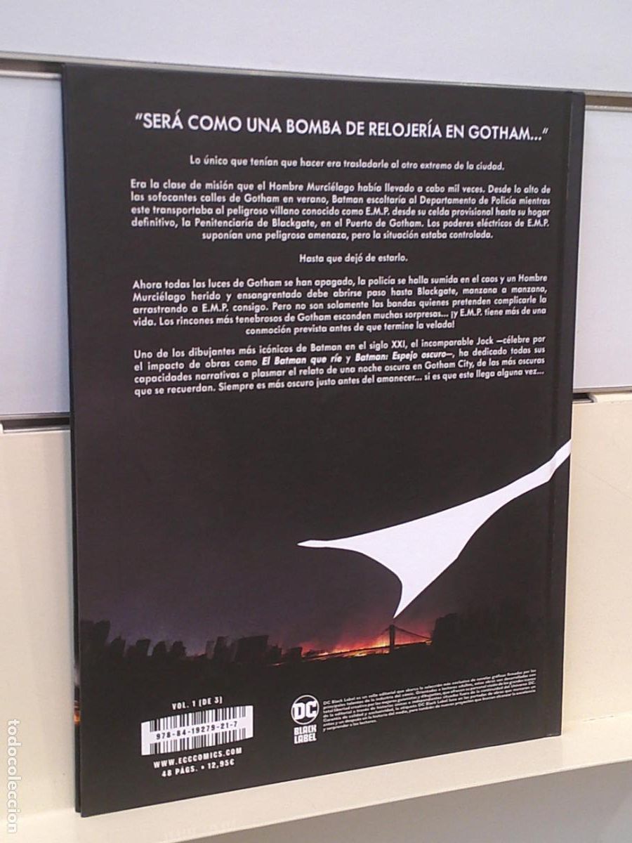 C&oacute;mics: BATMAN UN CABALLERO OSCURO N&ordm; 1 - ECC OFERTA - Foto 2