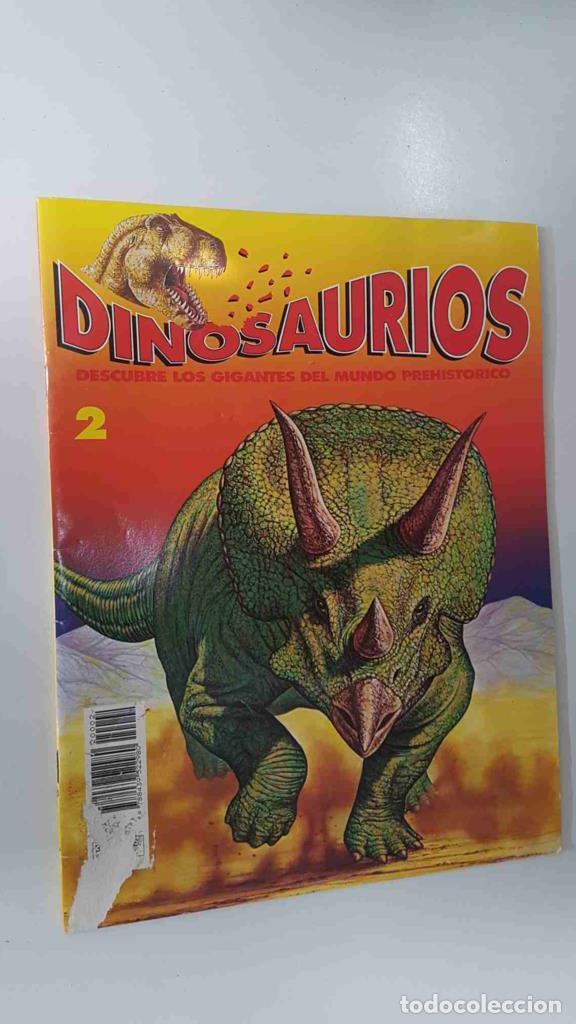 C&oacute;mics: Dinosaurios fasciculo num 2 vol. 1 - Triceratops en portada. Imagenes en 3D: Megalosaurus y Brachios