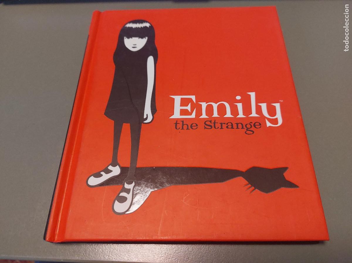 C&oacute;mics: EMILY THE STRANGE. TAPA DURA. BUEN ESTADO. E6 4
