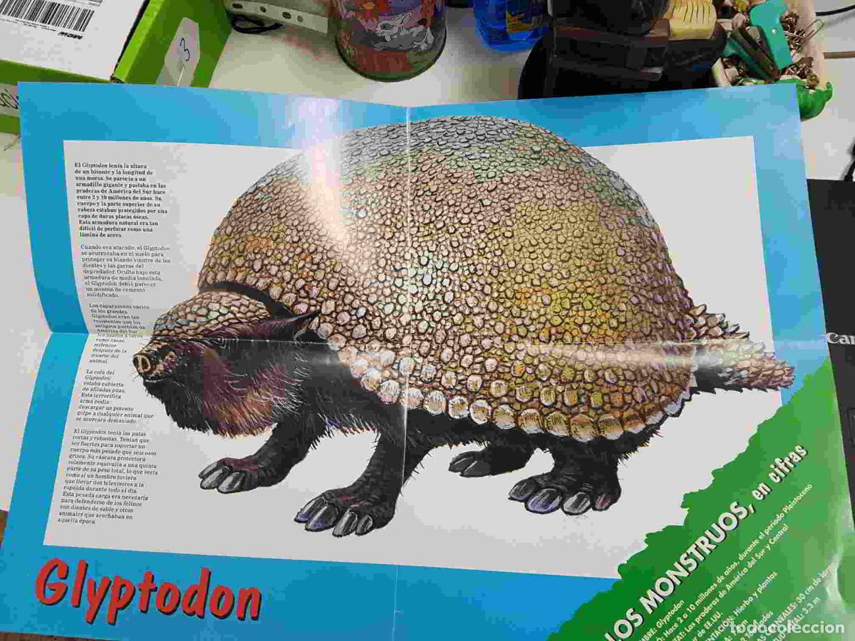 C&oacute;mics: Planeta: Dinosaurios. Coleccion de super posters. Posters de Mamenchisaurus y Glyptodon - Foto 1