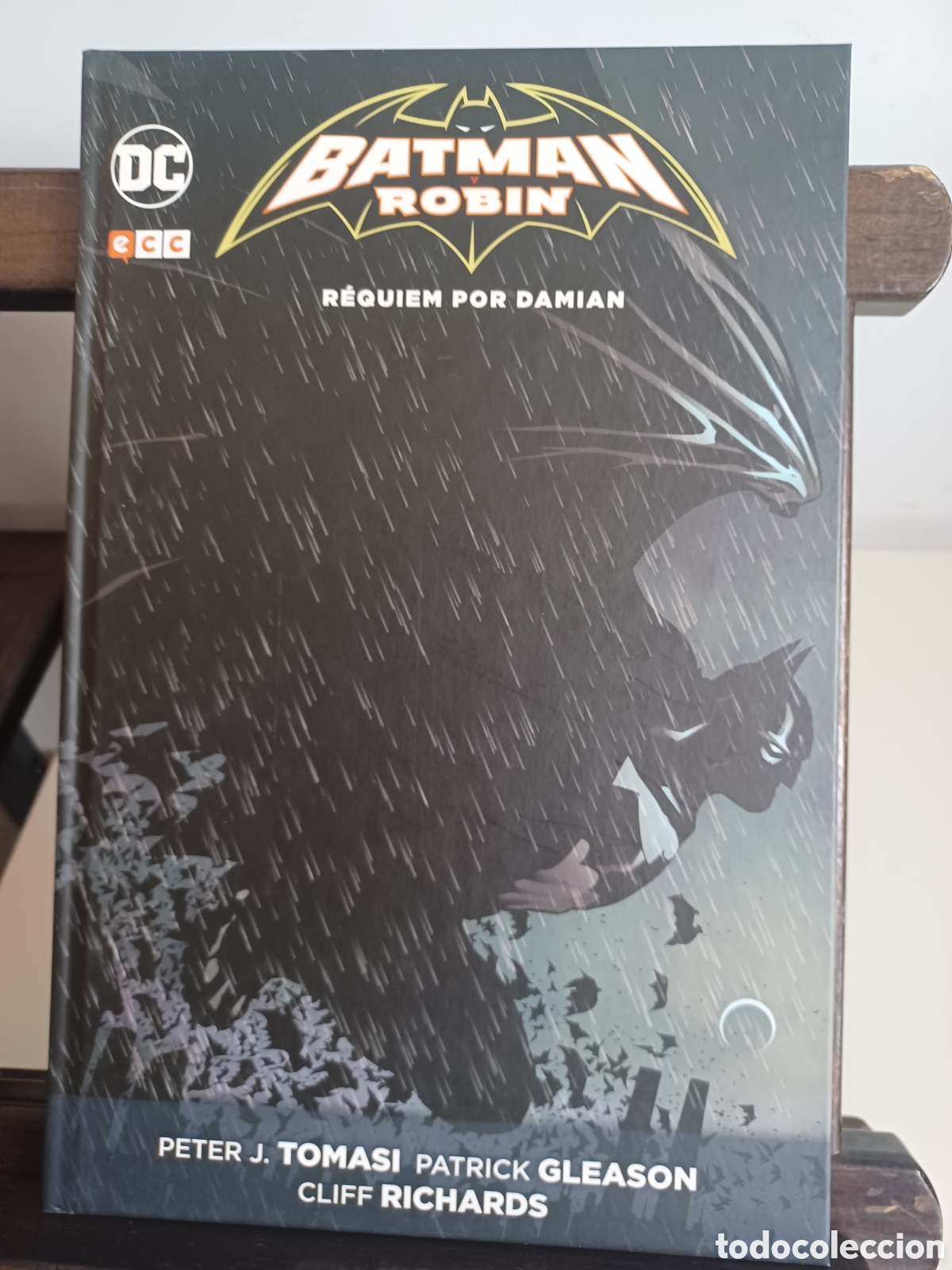 C&oacute;mics: Batman y Robin 4 R&eacute;quiem por Damian/ DC ECC/ NUEVO A ESTRENAR