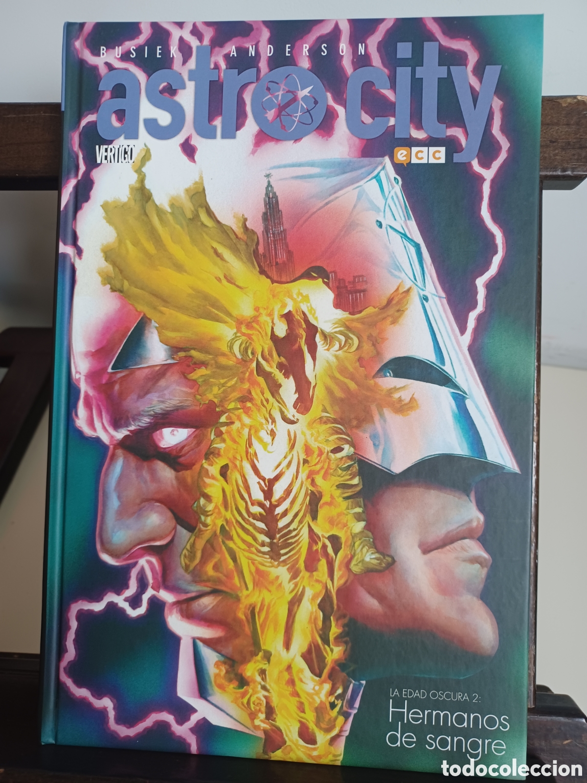 Comics : Astro City. La edad oscura 2: Hermanos de sangre/ V&eacute;rtigo ECC/ Descatalogado/ NUEVO A ESTRENAR