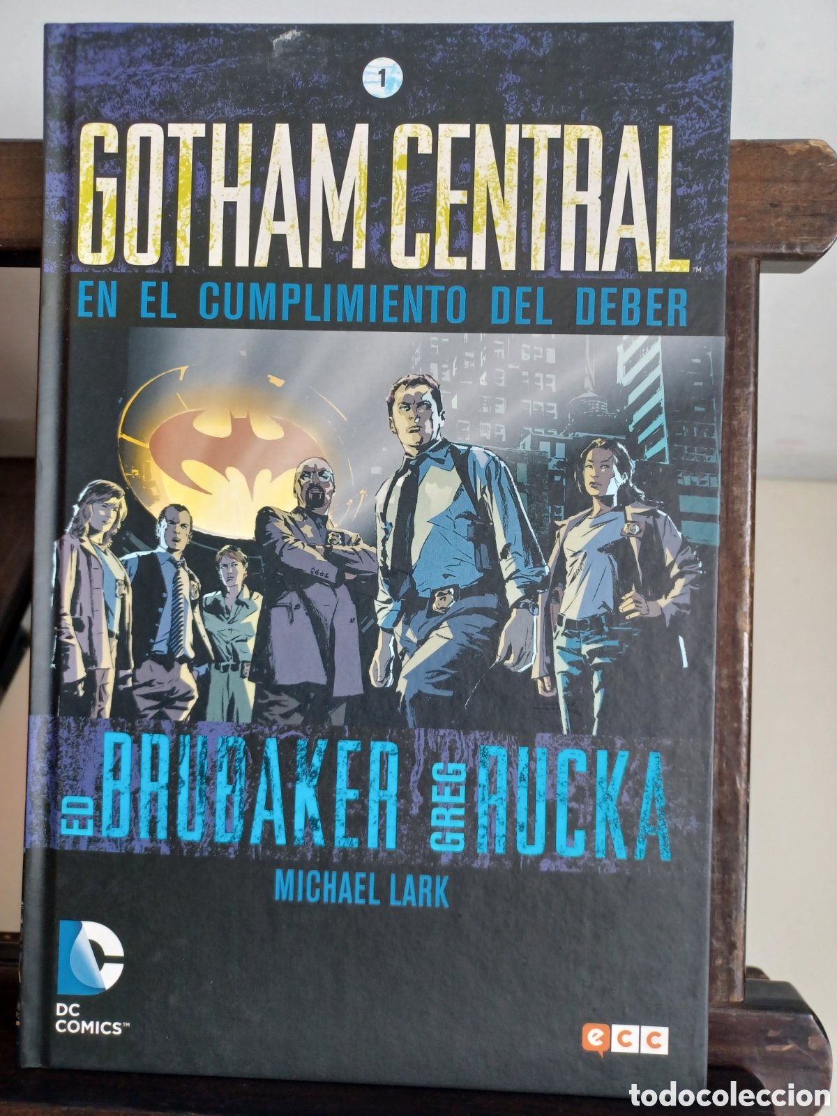 C&oacute;mics: Gotham central. En el cumplimiento del deber/ Brubaker & Rucka/ DC ECC/ NUEVO A ESTRENAR