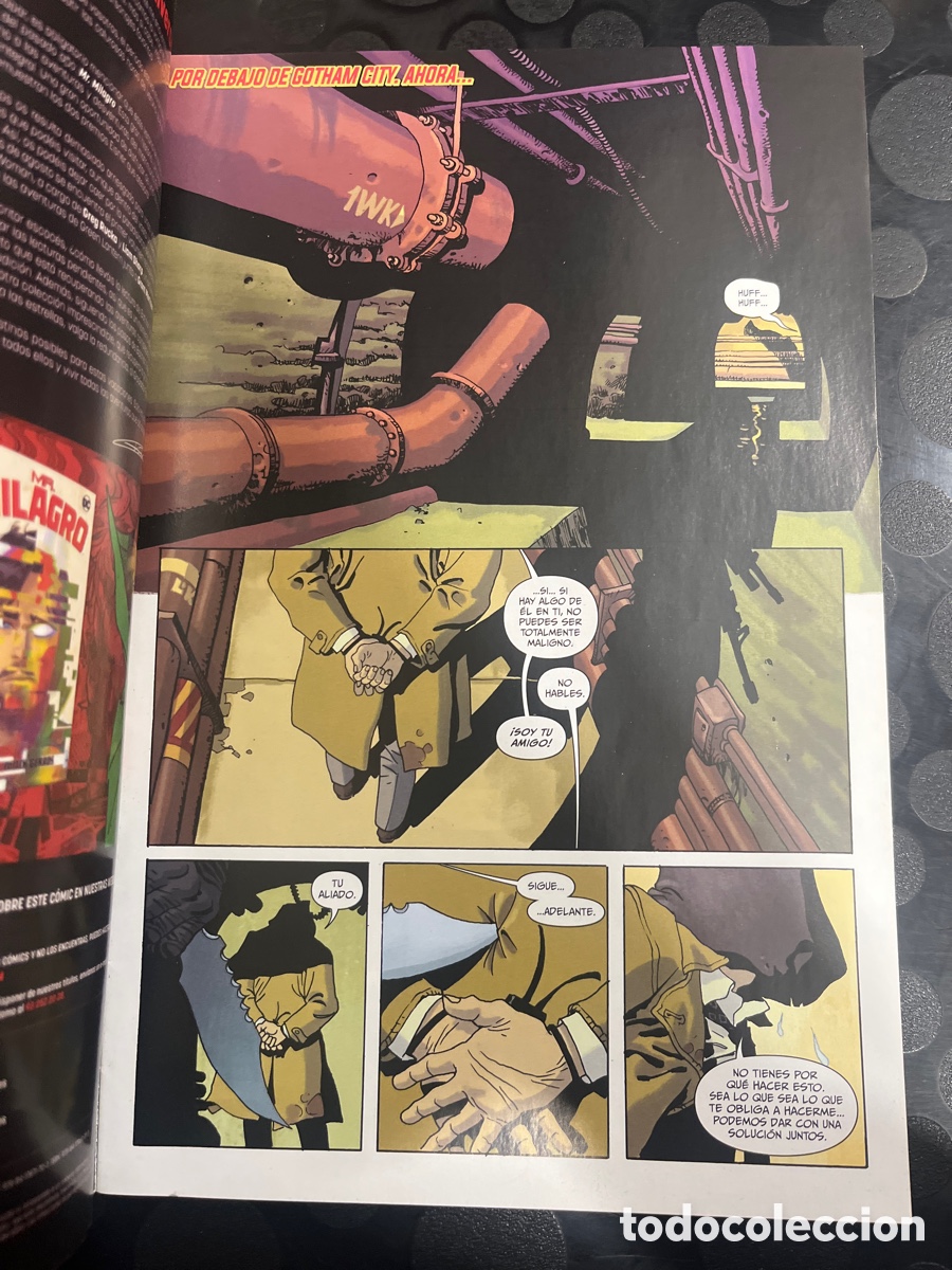 C&oacute;mics: EL BATMAN QUE R&Iacute;E N.4 EL CABALLERO SOMBR&Iacute;O DC ECC ( 2019 ) - Foto 3