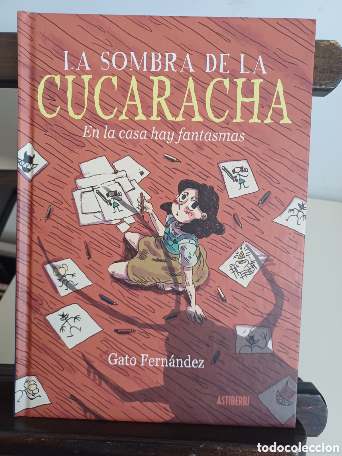 C&oacute;mics: La sombra de la cucaracha. En la casa hay fantasmas/ Gato Fern&aacute;ndez/ Astiberri/ NUEVO A ESTRENAR