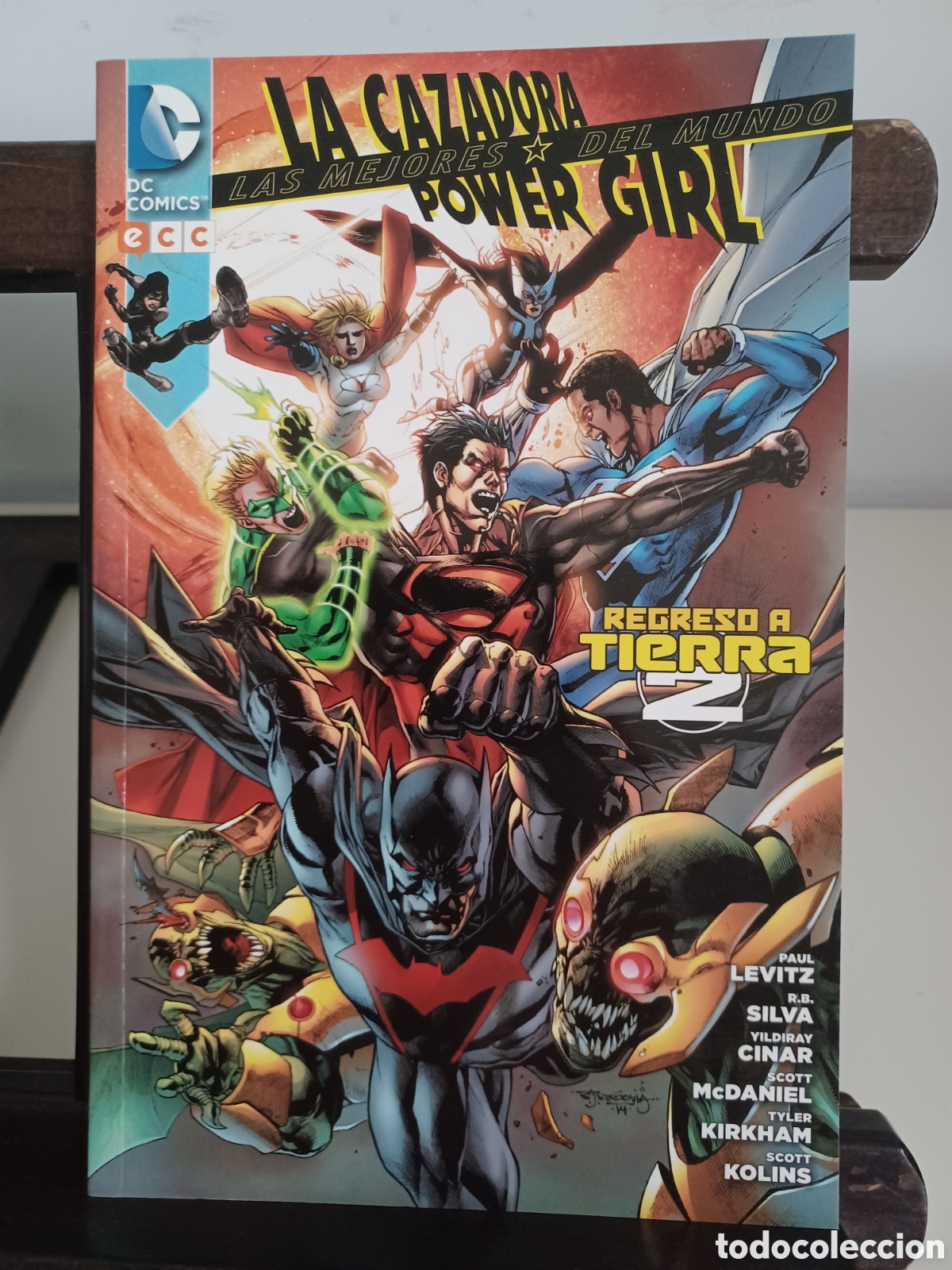 C&oacute;mics: La Cazadora & Power Girl. Regreso a Tierra 2. Las mejores del mundo/ DC ECC/ Descatalogado/ NUEVO