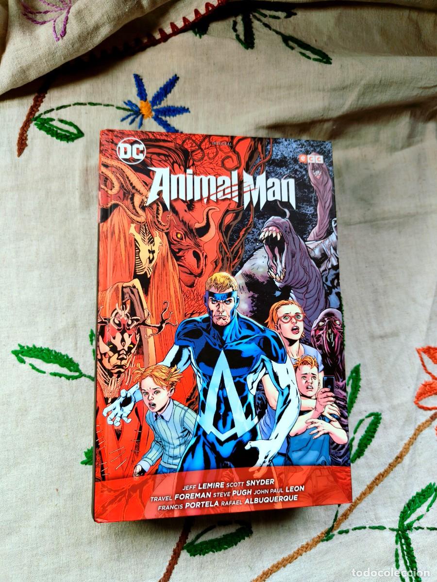 C&oacute;mics: Animal Man Reino Rojo. Integral Lemire. V&eacute;rtigo, ECC. Edici&oacute;n en tapa dura