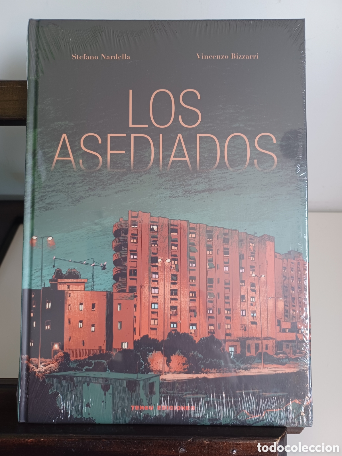 C&oacute;mics: Los asediados/ Tengu Ediciones/ NUEVO PRECINTADO