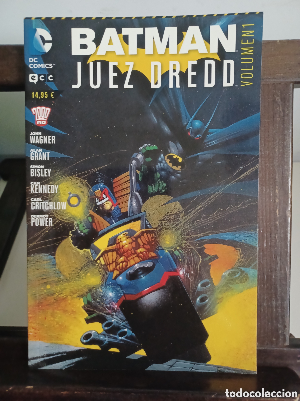 C&oacute;mics: Batman & Juez Dredd volumen 1/ DC ECC/ Descatalogado/ Excelente estado - Foto 1