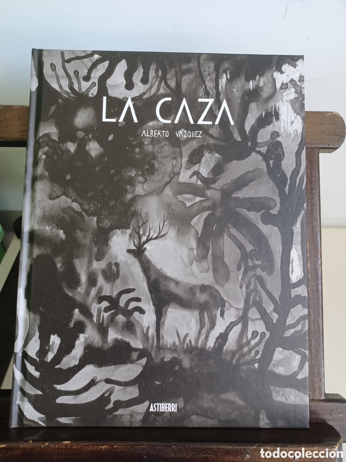 C&oacute;mics: La caza/ Alberto V&aacute;zquez/ Astiberri/ NUEVO A ESTRENAR