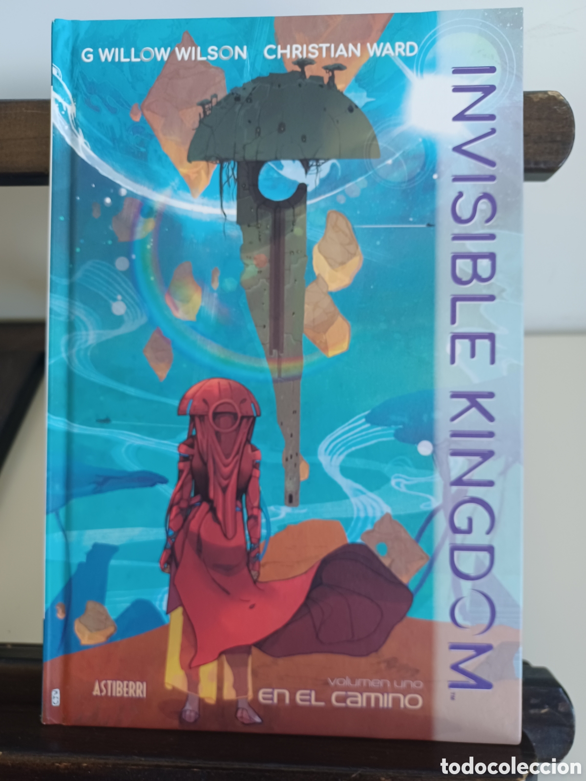 C&oacute;mics: Invisible Kingdom 1 En el camino/ Astiberri/ NUEVO A ESTRENAR