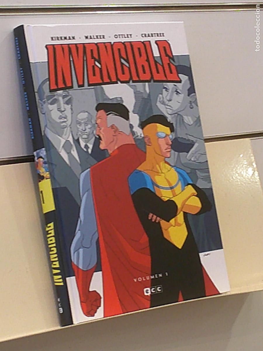 C&oacute;mics: INVENCIBLE VOLUMEN 1 DE 12 ROBERT KIRKMAN TOMO TAPA DURA - ECC OFERTA