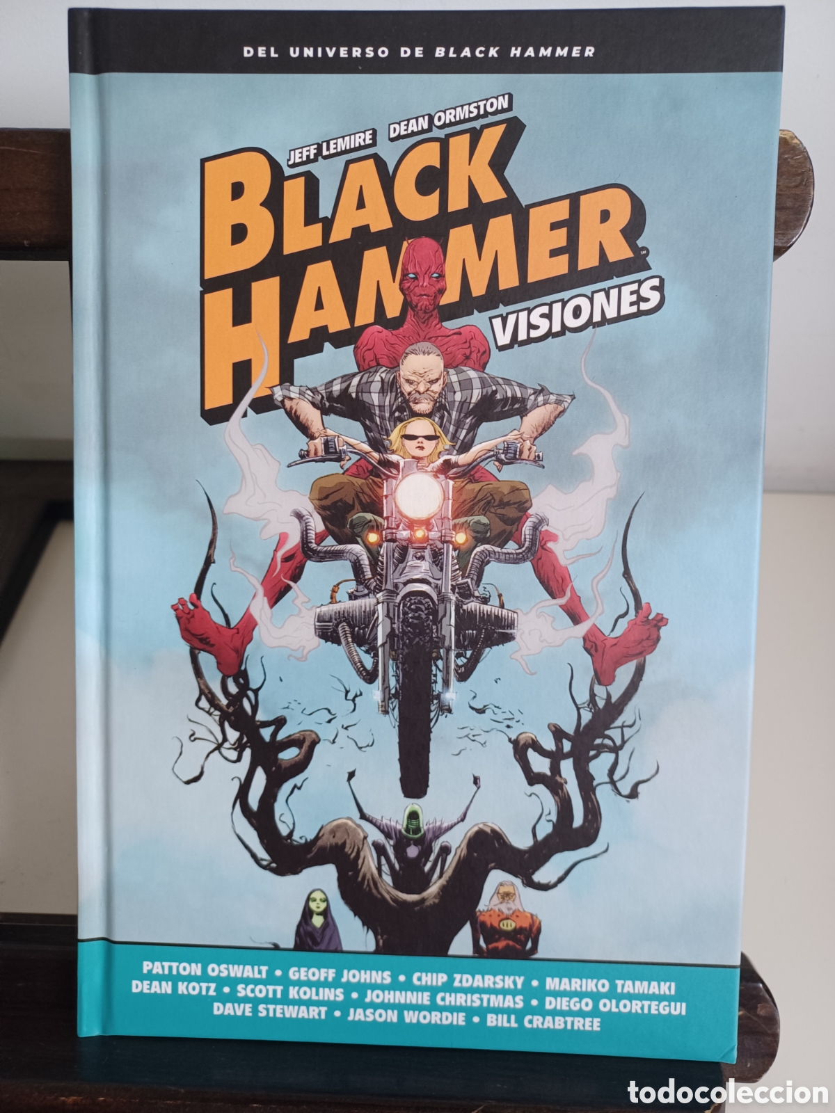 C&oacute;mics: Black Hammer 1 Visiones/ Jeff Lemire/ Astiberri/ NUEVO A ESTRENAR