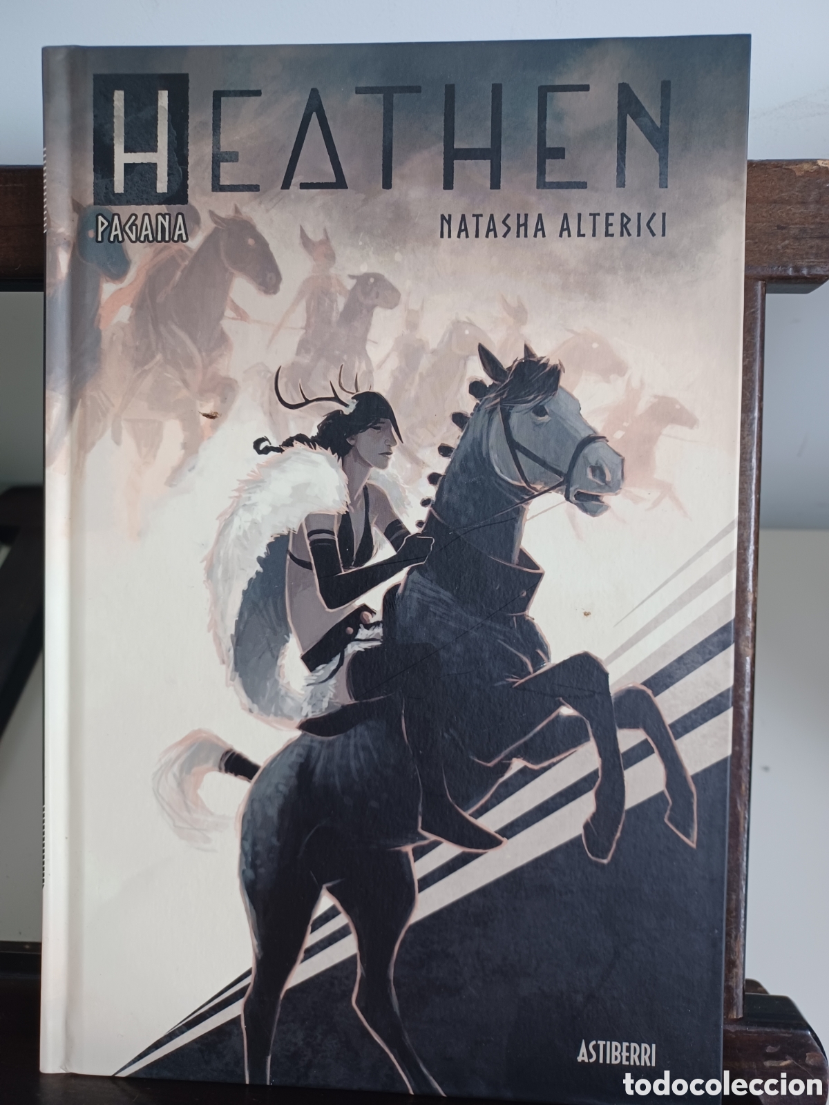 C&oacute;mics: Heathen. Pagana 1/ Natasha Alterici/ Astiberri/ NUEVO A ESTRENAR