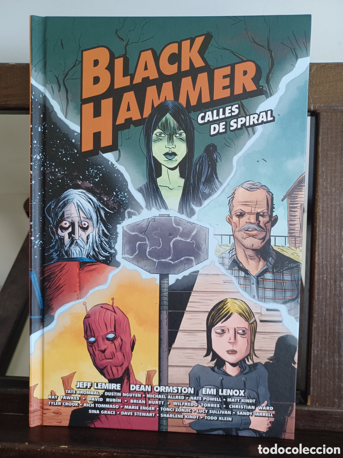 C&oacute;mics: Black Hammer. Calles de Spiral/ Astiberri/ NUEVO A ESTRENAR