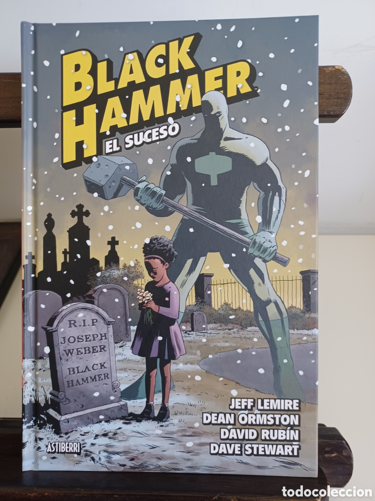 C&oacute;mics: Black Hammer 2 El suceso/ Jeff Lemire/ Astiberri/ NUEVO A ESTRENAR