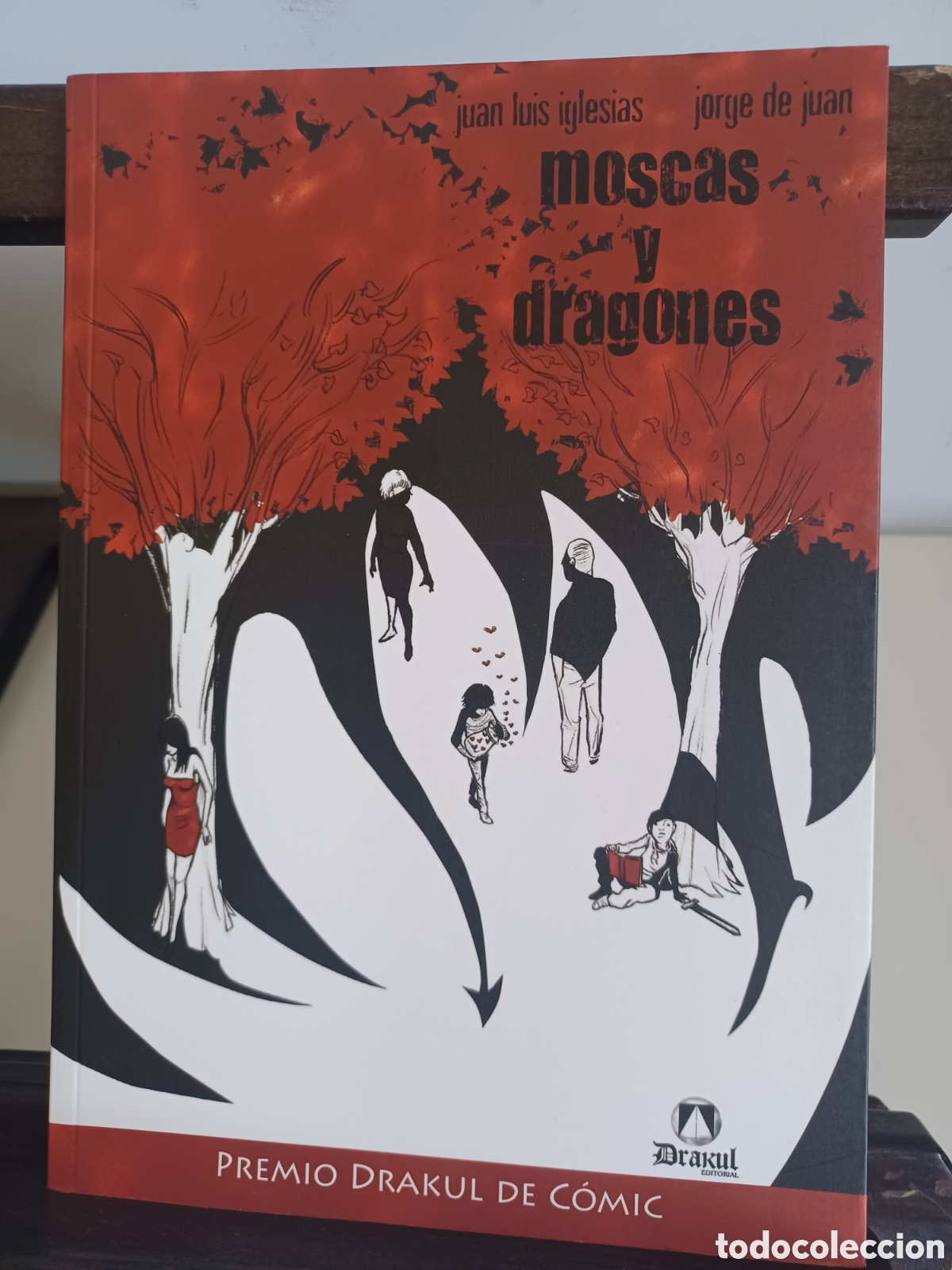 C&oacute;mics: Moscas y dragones/ Iglesias & De Juan/ Drakul/ NUEVO A ESTRENAR