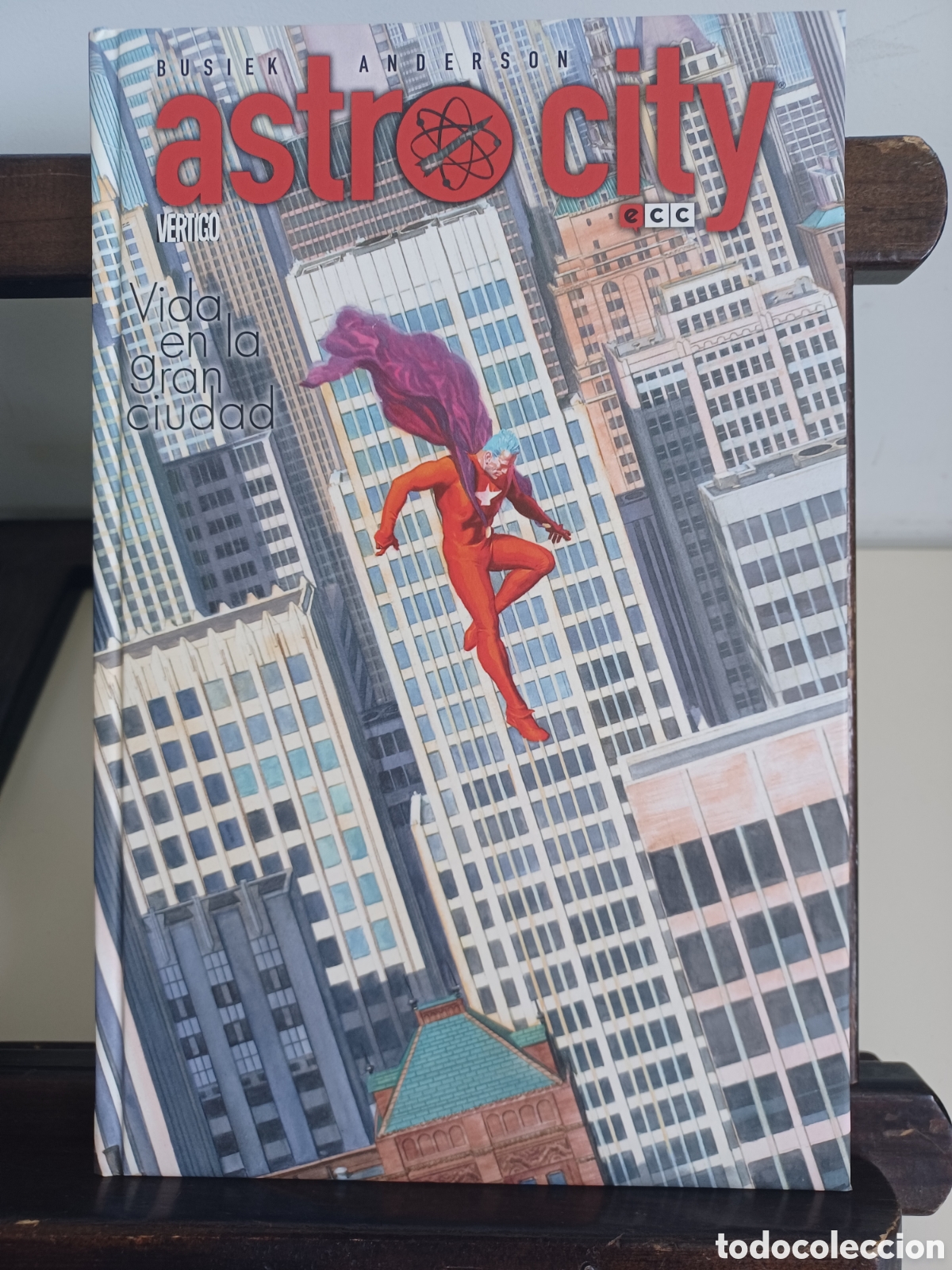 C&oacute;mics: Astro City 1 La vida en la gran ciudad/ Busiek & Anderson/ V&eacute;rtigo ECC/ NUEVO A ESTRENAR