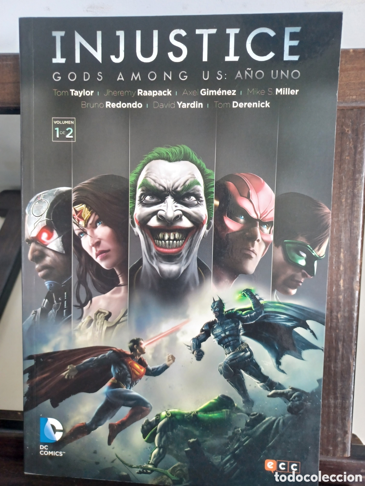 C&oacute;mics: Injustice: Gods among us. A&ntilde;o uno. 1 de 2/ DC ECC/ NUEVO A ESTRENAR