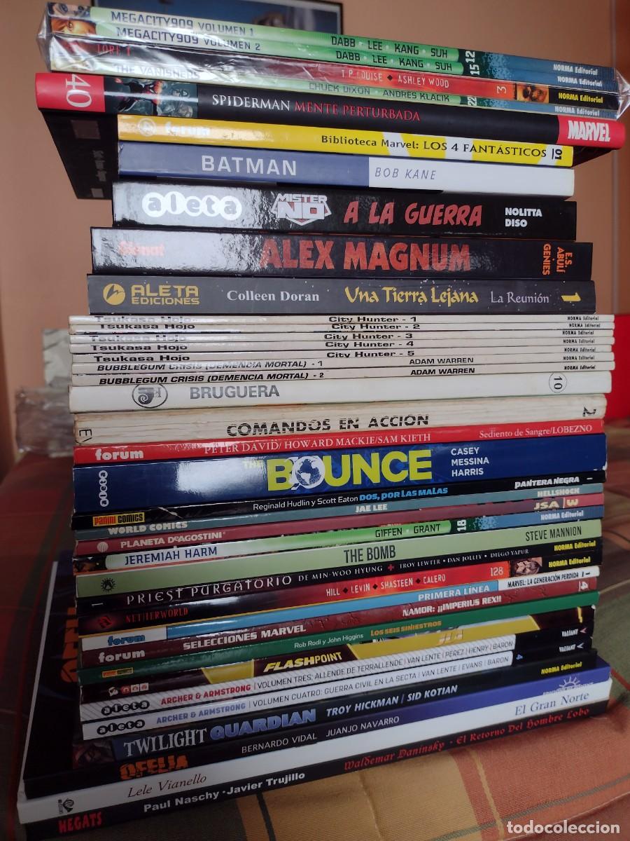 C&oacute;mics: Lote con 38 comics en formato tomo - Posibilidad de recogida en mano en Madrid