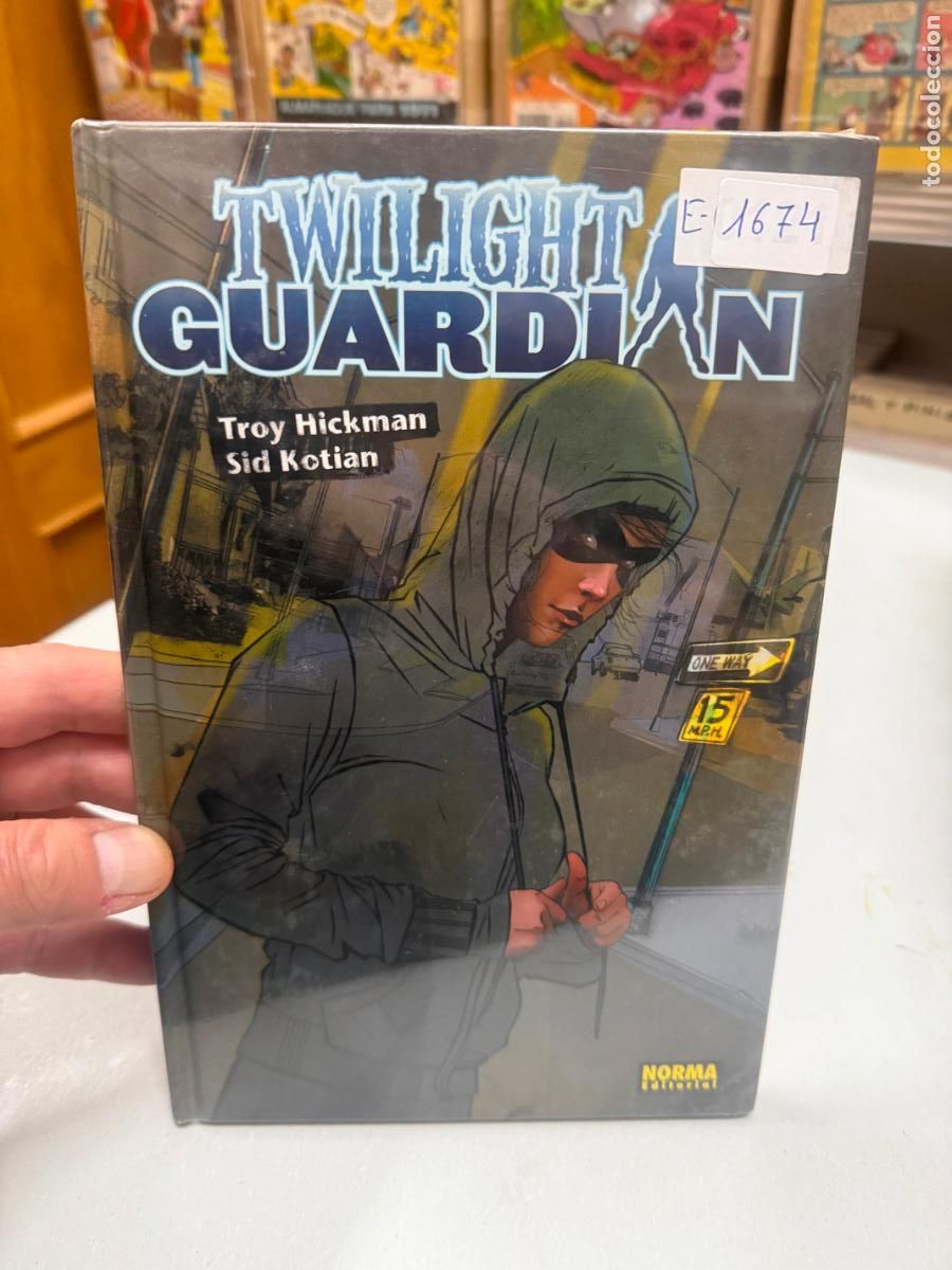 Comics: TWILIGHT GUARDIAN EDITORIAL NORMA
