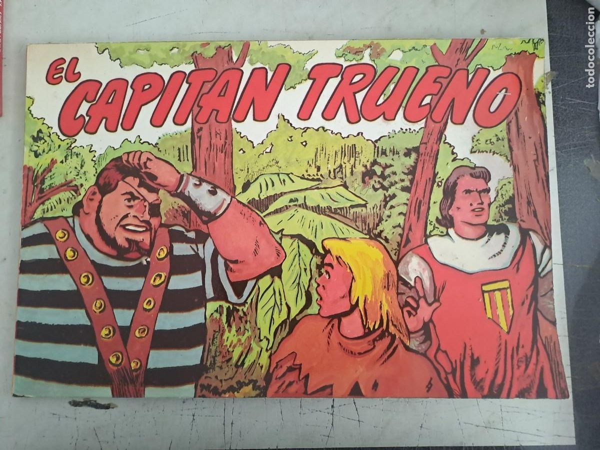 C&oacute;mics: Capit&aacute;n Trueno completa 2 tomos, paginas centrales Pulgarcito en muy buen estado Bolsa DA