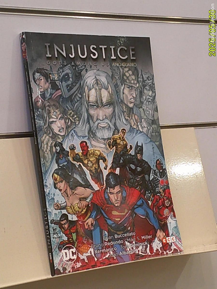 C&oacute;mics: INJUSTICE GODS AMONG US A&Ntilde;O CUATRO VOLUMEN 1 DE 2 DC - ECC OFERTA