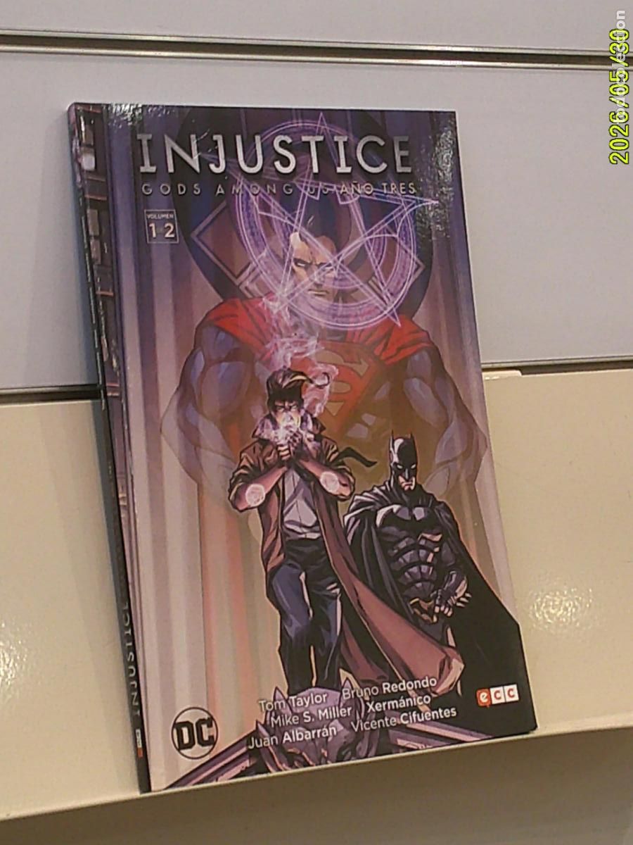 C&oacute;mics: INJUSTICE GODS AMONG US A&Ntilde;O TRES VOLUMEN 1 DE 2 DC - ECC OFERTA