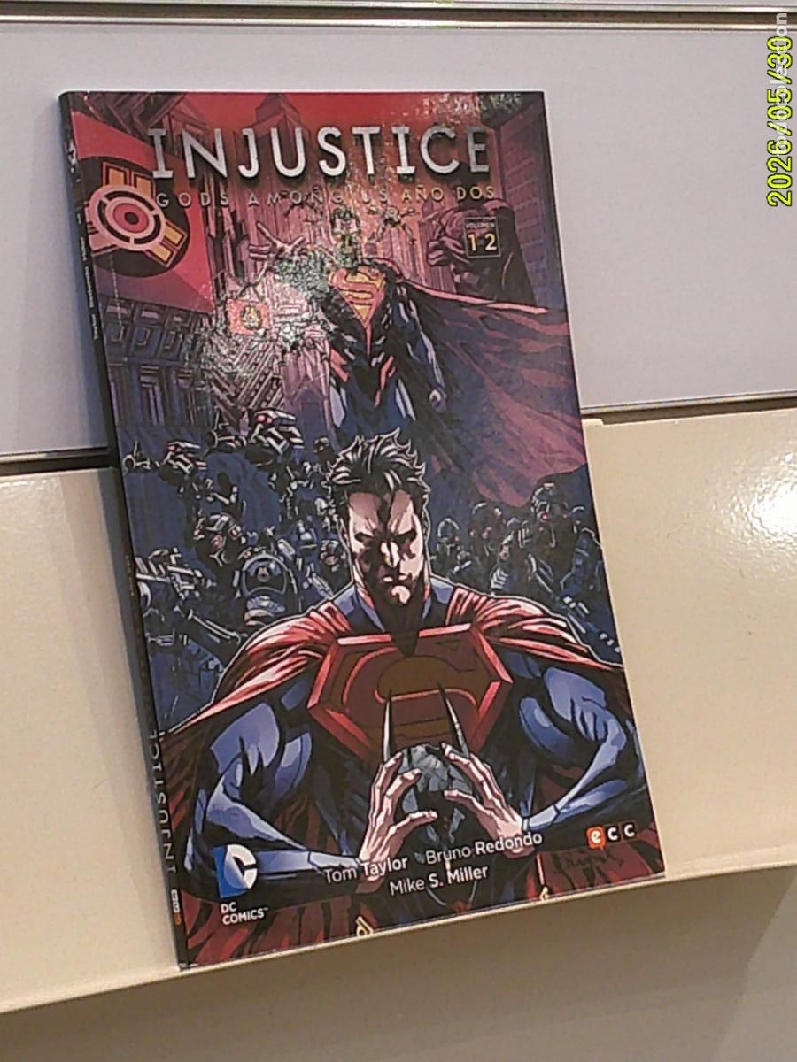 C&oacute;mics: INJUSTICE GODS AMONG US A&Ntilde;O DOS VOLUMEN 1 DE 2 DC - ECC OFERTA