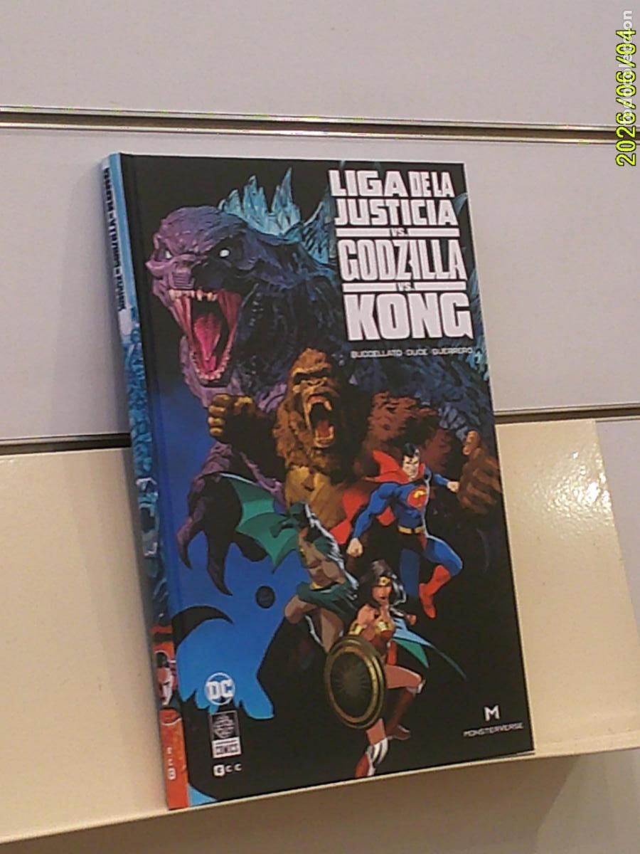 C&oacute;mics: LIGA DE LA JUSTICIA VS. GDZILLA VS. KONG TOMO TAPA DURA DC - ECC OFERTA