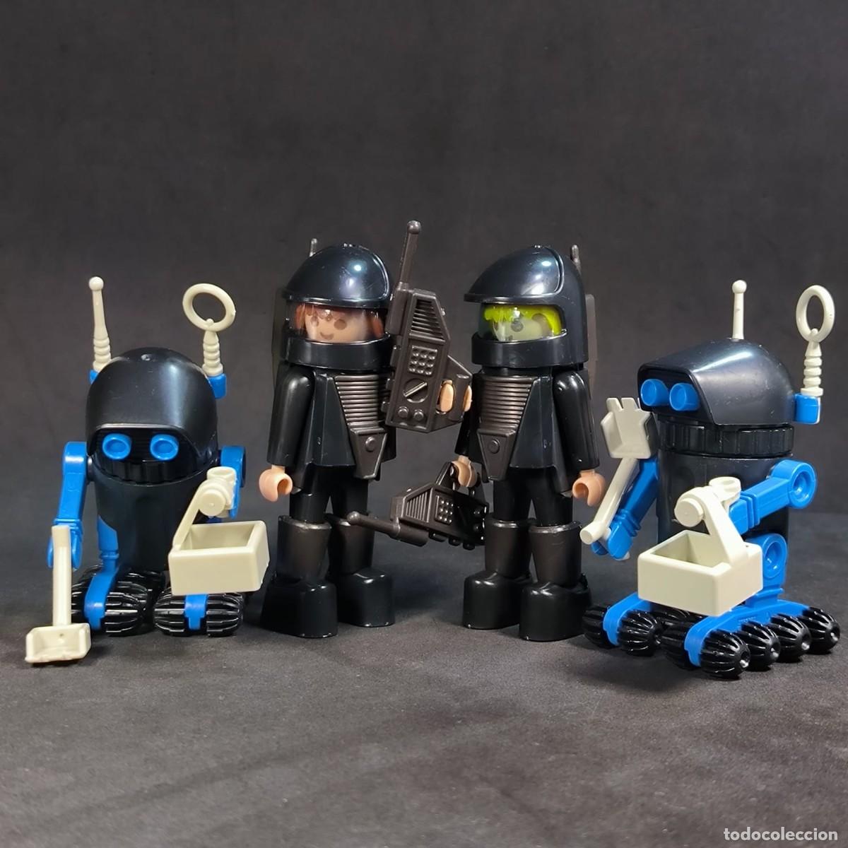 C&oacute;mics: Playmobil dos astronautas negros con robots negros ☼