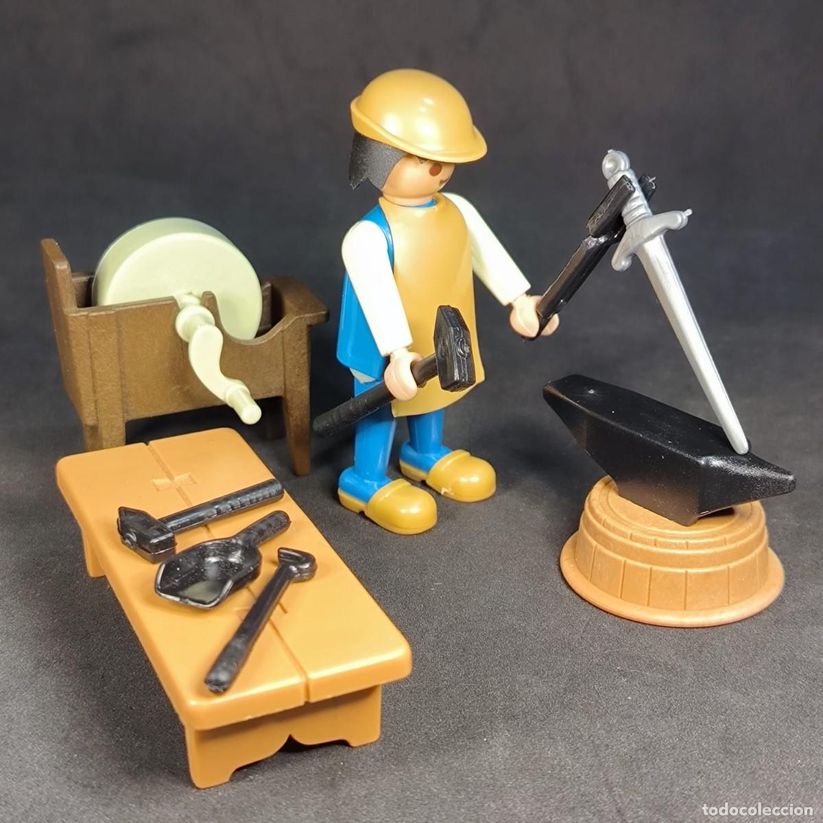 C&oacute;mics: Playmobil herrero con herramientas ☼