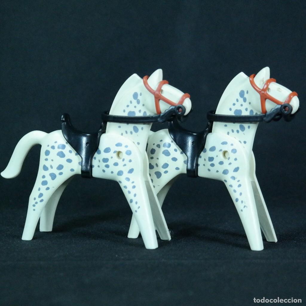 C&oacute;mics: Playmobil dos caballos blancos con manchas ☼