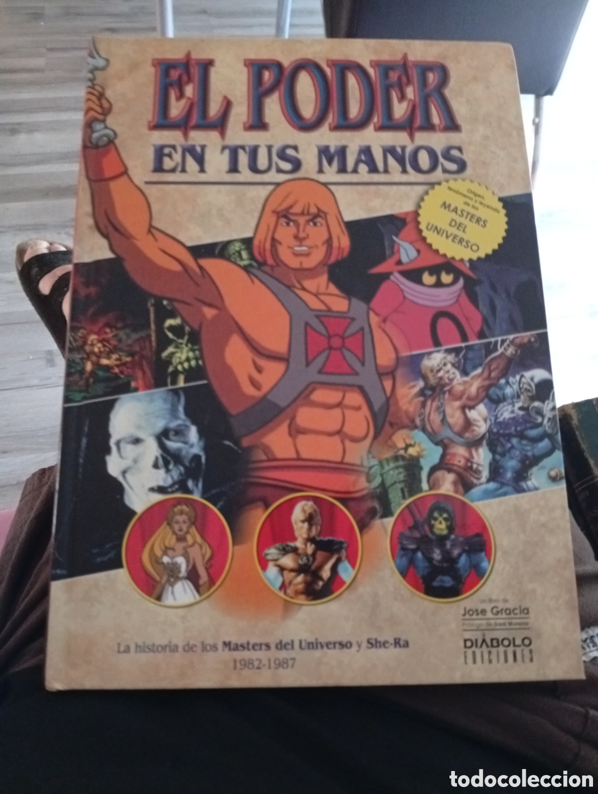 C&oacute;mics: Libro m&aacute;sters universo perfecto estado